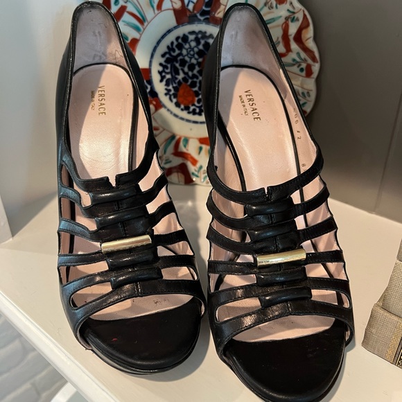 Authentic Versace Genuine Leather Stilettos - Picture 4 of 4